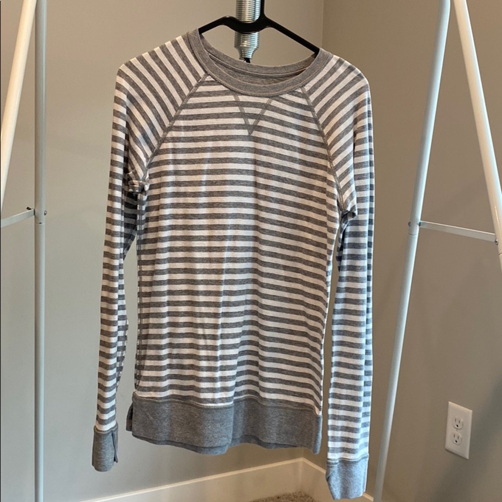 Reversible grey Lulu Lemon sweater, size 6
